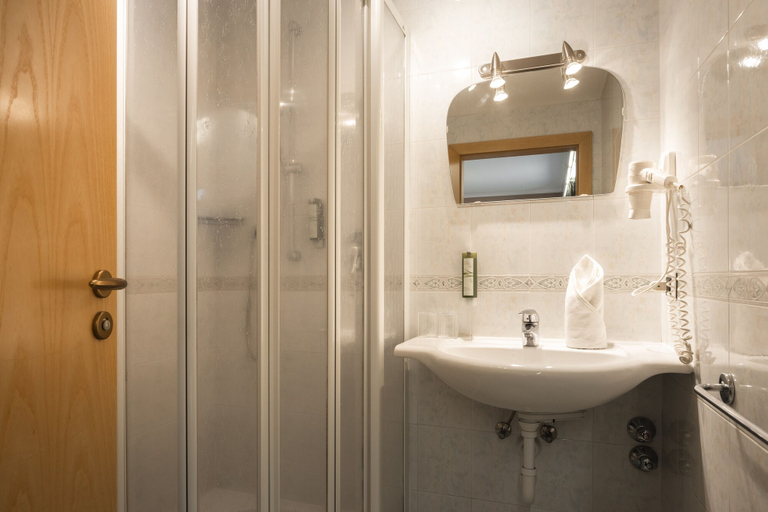 Bathroom 5, DAS Mondschein, Bolzano