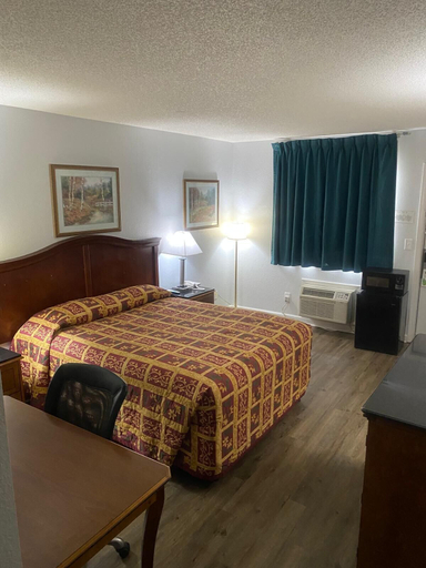 Bedroom 2, Savannah Lodge, Hardin