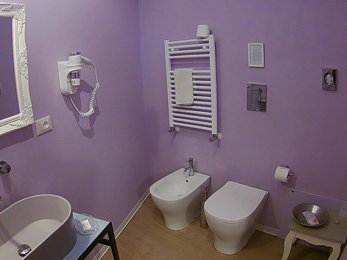 Bathroom 2, Persiane al Cassaro, Palermo