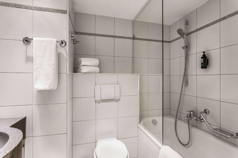 Bathroom 5, Vienna House Easy by Wyndham Trier, Trier