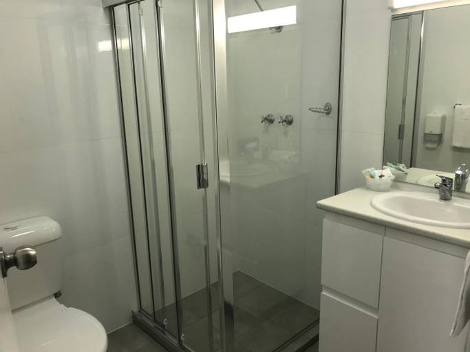 Bathroom 3, Frewville Motor Inn, Adelaide