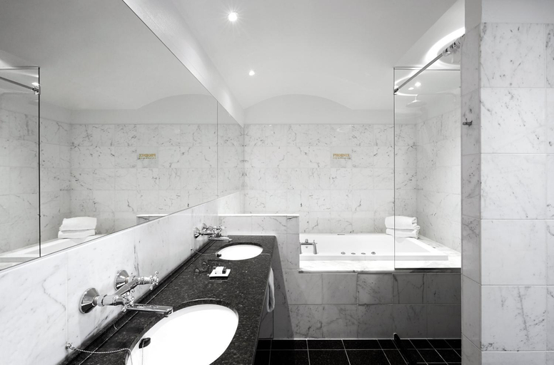 Bathroom 5, Phoenix Copenhagen, Copenhagen