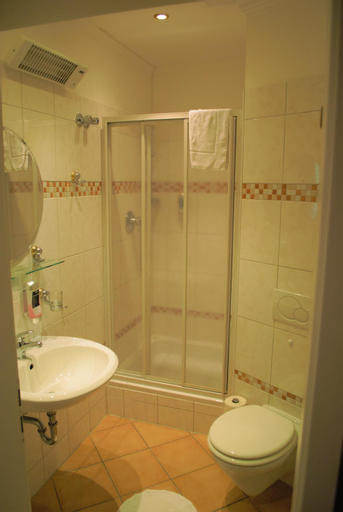 Bathroom 12
