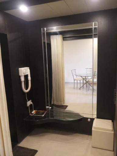 Bathroom 2, Krishna Palace, Jhalawar