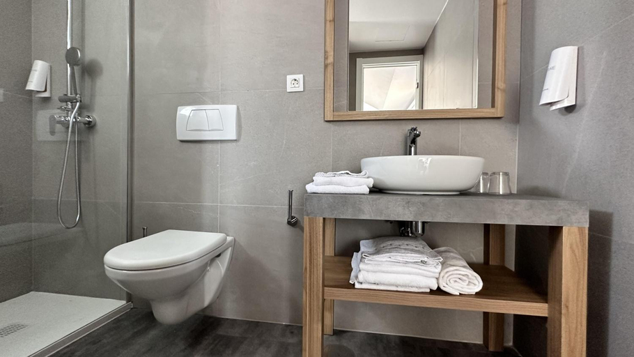 Bathroom 5, Caleta Dorada, Las Palmas