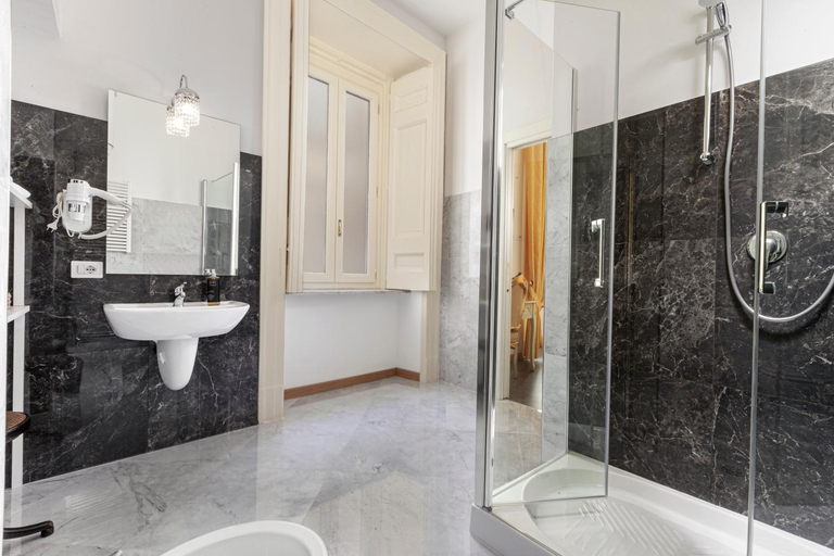 Bathroom 4, Relais Antica Napoli, Napoli
