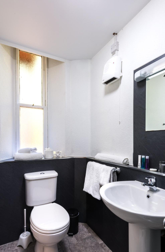 Bathroom 3, Inch Hotel, Highland