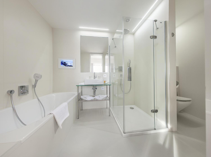 Bathroom 4, Hotel Continental, Brno