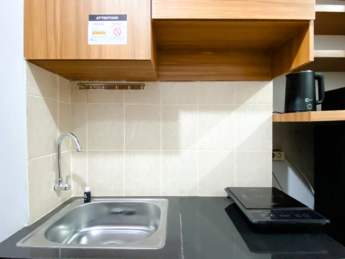 Dining Room 5, Minimalist and Homey Studio at Transpark Juanda Bekasi Timur Apartment By Travelio, Bekasi
