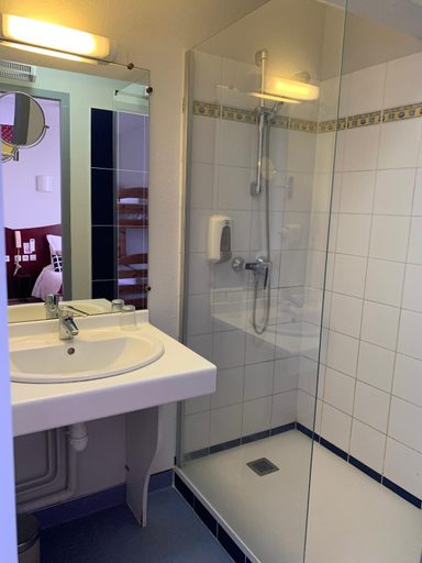 Bathroom 4, Les Commerçants, Puy-de-Dôme