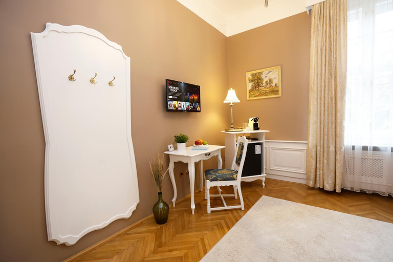Others 2, Villabaroque_Eger, Eger