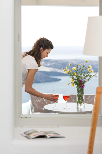 Food & Drinks 4, Adamant Suites, South Aegean