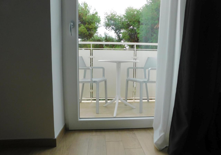 Others 5, Novantuno, Bari