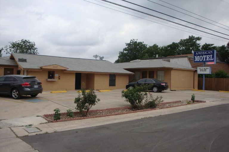 Exterior & Views 2, American Motel, Bexar