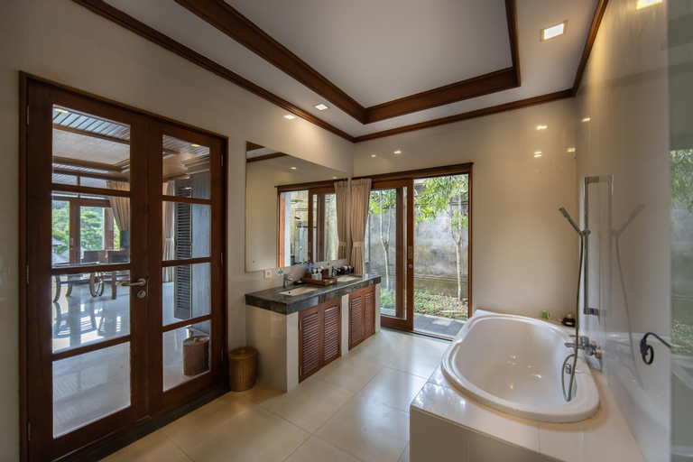 Bathroom 12