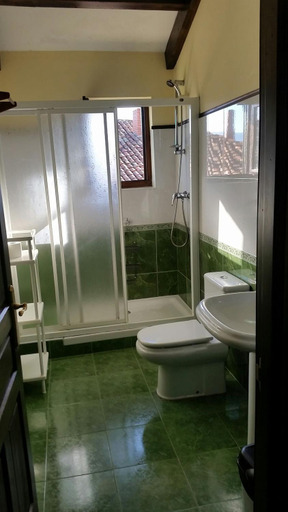 Bathroom 2, Turismo rural El Piensu, Asturias