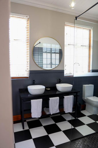 Bathroom 4, Uitsig Boutique Hotel, Lejweleputswa