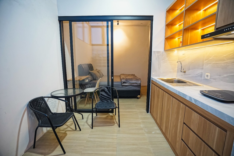 Others 2, Oetara Room Manahan, Solo