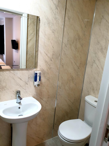 Bathroom 4, Wanstead Hotel, London