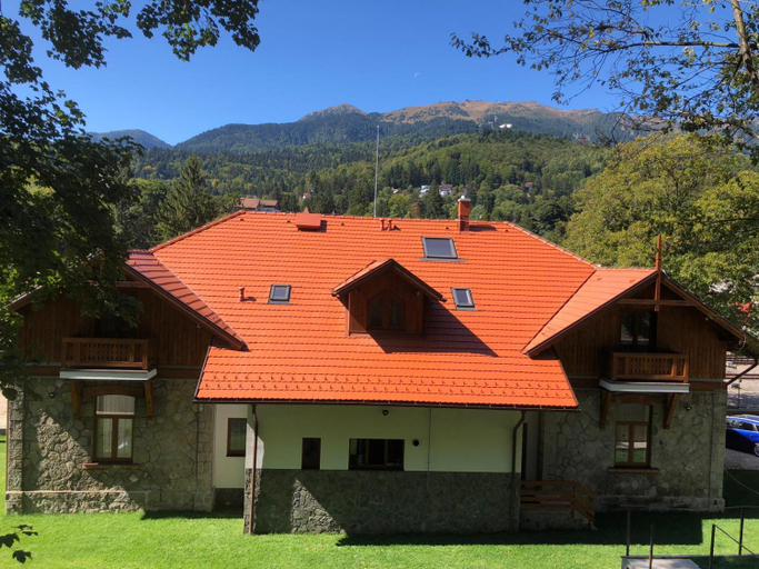 Others 4, Pensiunea Piscul Cainelui, Sinaia