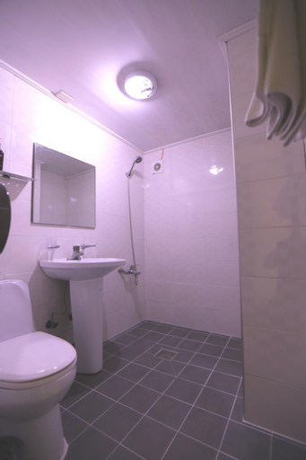 Bathroom 12
