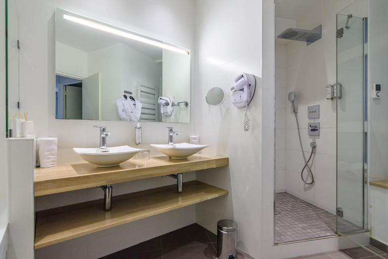 Bathroom 7