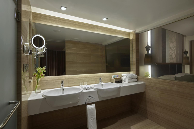 Bathroom 18