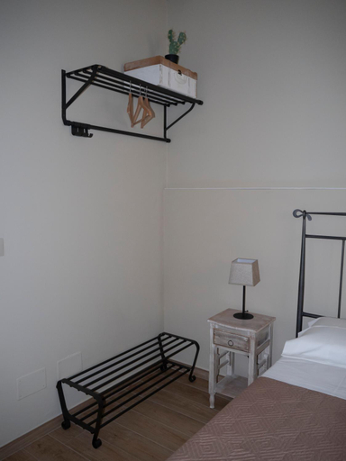 Others 3, Viaggio in Sicilia B&B, Catania