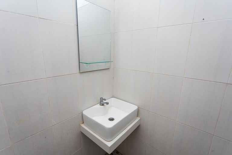 Bathroom 12