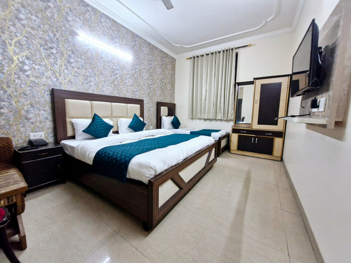 Bedroom 3, Hotel Mayank Plaza-Near IGI Airport Terminal-3, Delhi
