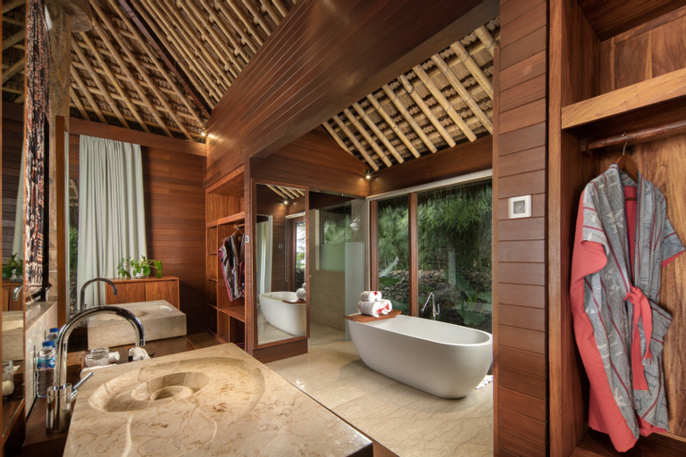 Bathroom 10