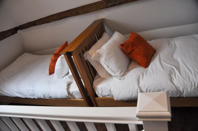 Others 5, Upstairs at 33 - Self check in boutique accommodation in Worcester Centre, Worcestershire