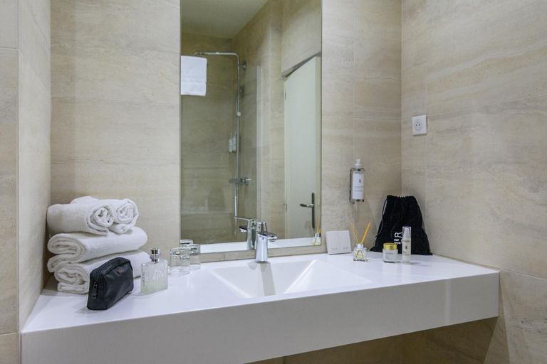 Bathroom 4, Saint Georges Hotel & Spa, Saône-et-Loire