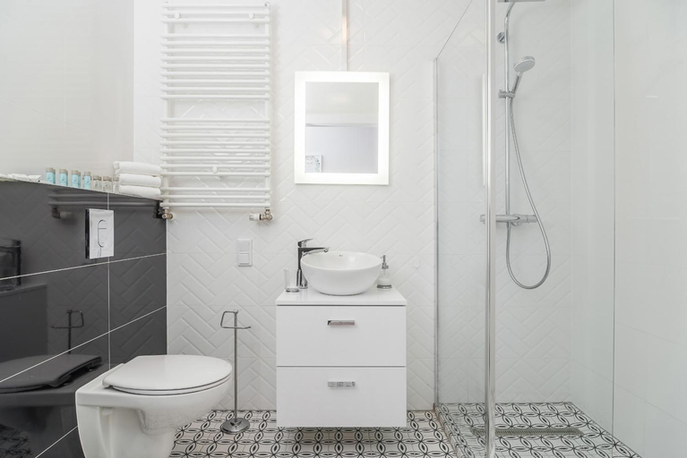 Bathroom 2, Botanic Gardens Apartment in Wroclaw by Noclegi Renters, Środa Śląska
