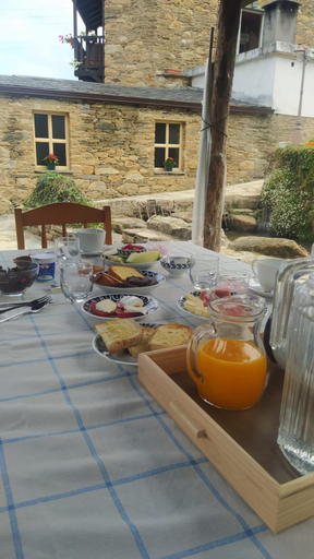 Food & Drinks