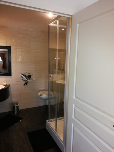 Bathroom 2, Le moulin, Loire-Atlantique