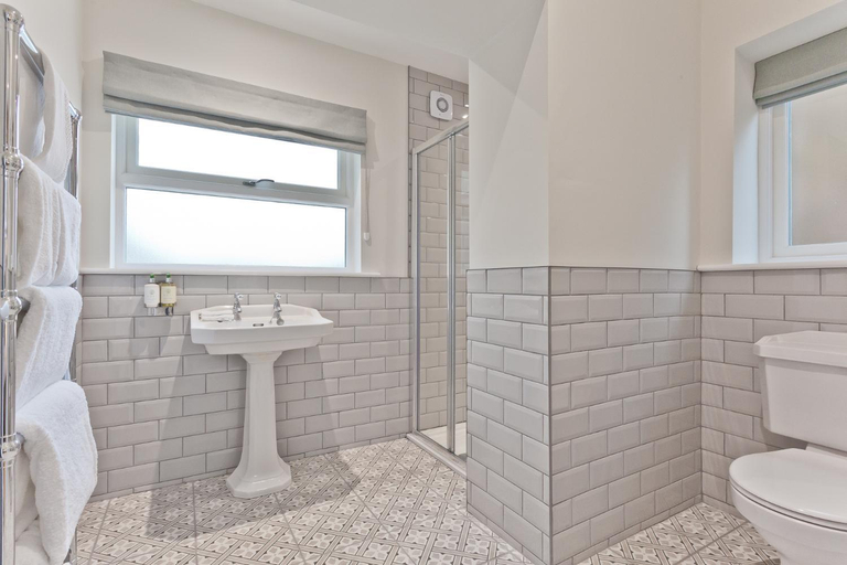 Bathroom 2, Tithe Barn - Self Check In Hotel, Cumbria