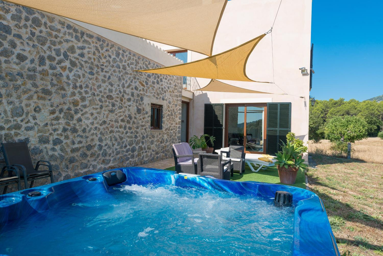 Others 4, Villa S'Era, Baleares