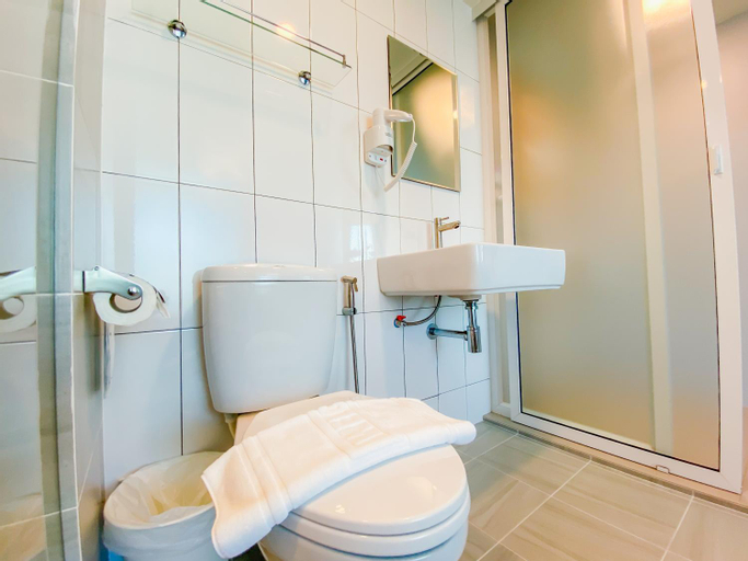 Bathroom 7