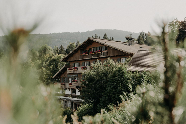 Exterior & Views
