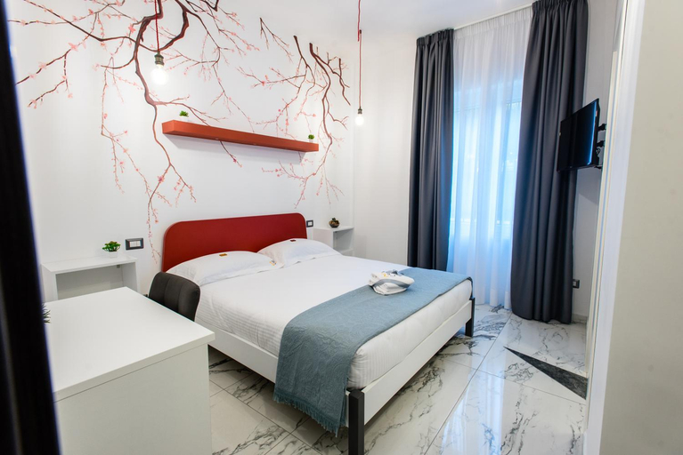 Others 3, Elly's B&B, Napoli