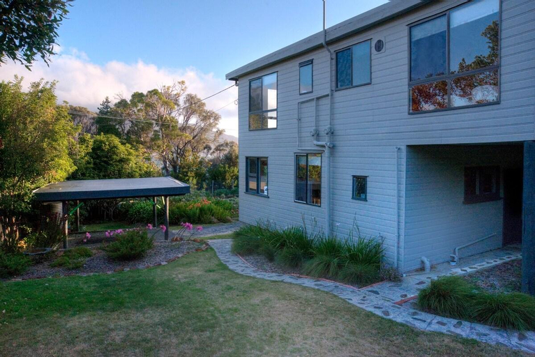 Others 4, Cove Beach Apartment 1 ~ waterfront with views, Glamorgan-Spring Bay