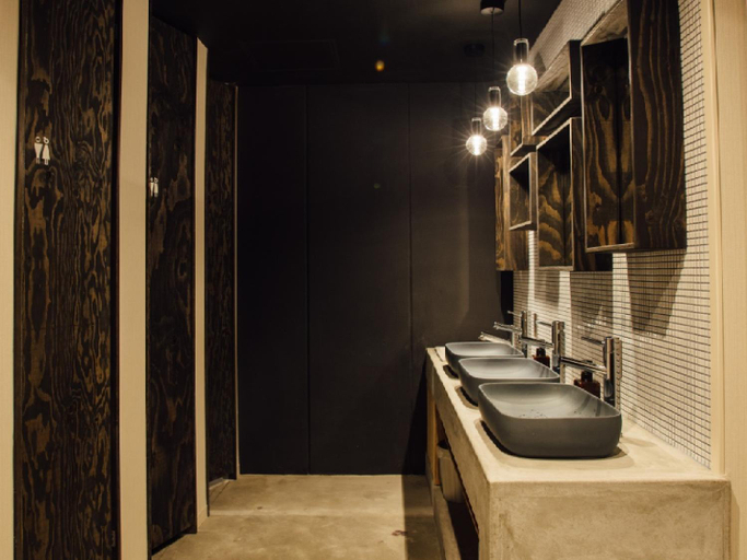 Bathroom 3, Hostel Niniroom, Kyoto