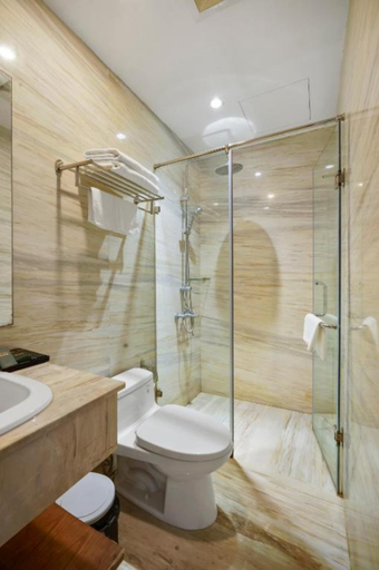 Bathroom 5, 22Land Classic Suites, Cầu Giấy