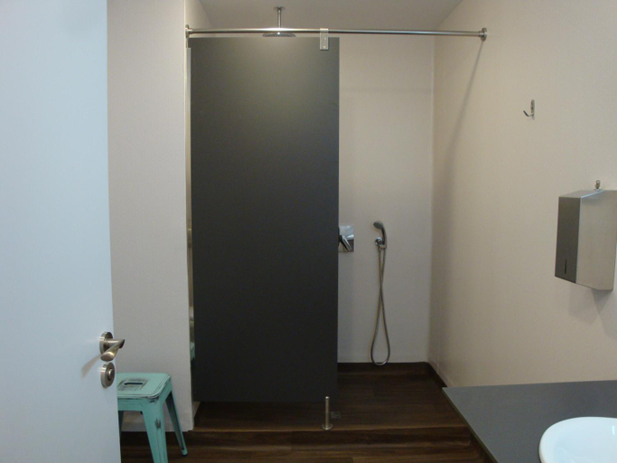 Bathroom 2, Agora Hostel, Navarra