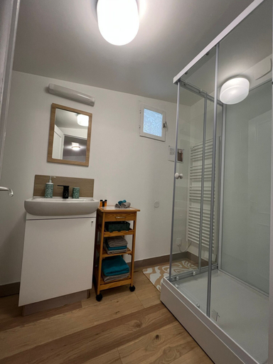 Bathroom 2, Studios Parfaitement Imparfaits Lens, Pas-de-Calais