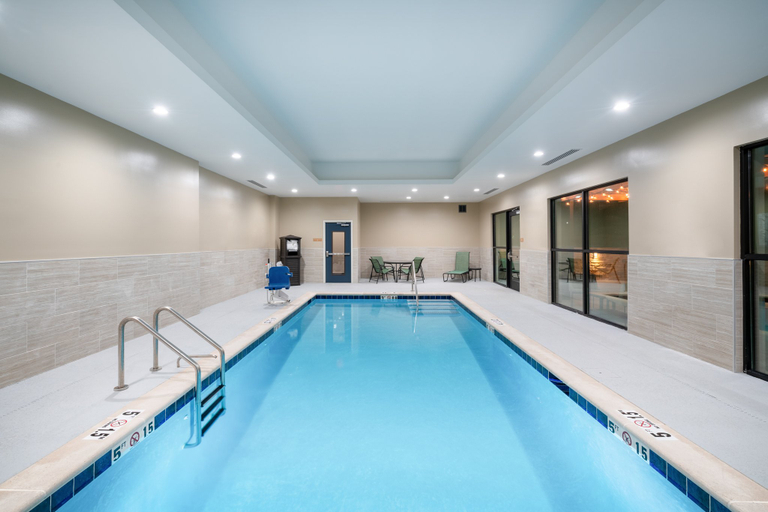 Sport & Beauty, Candlewood Suites NASHVILLE - FRANKLIN, Williamson