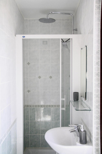 Bathroom 2, Maison Boulvern, Finistère