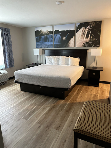 Bedroom 3, Days Inn and Suites by Wyndham Sikeston, Scott