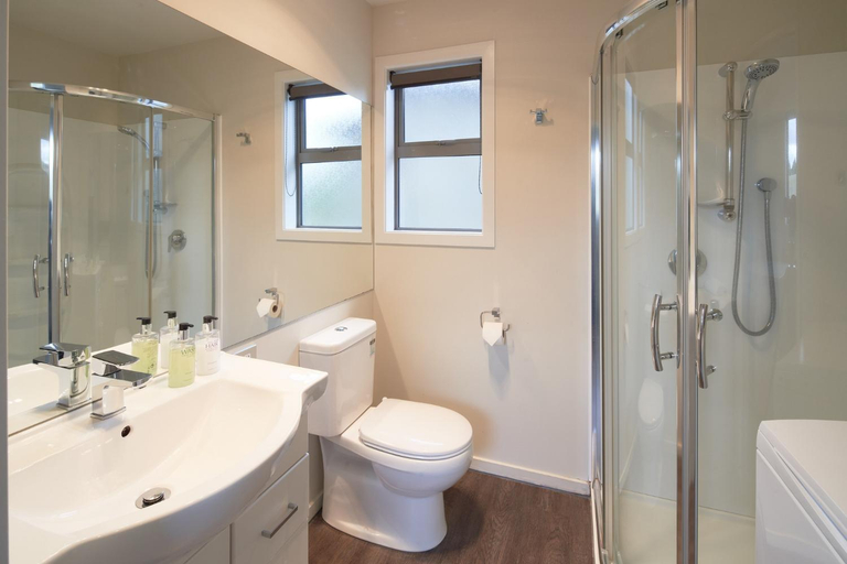 Bathroom 3, Little Rock, Mackenzie